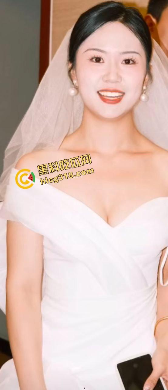 曝光济南人妻母狗群P狂魔『闫冰倩』被7个男人轮番操3P十几次,精液洗澡都洗不干净!-2