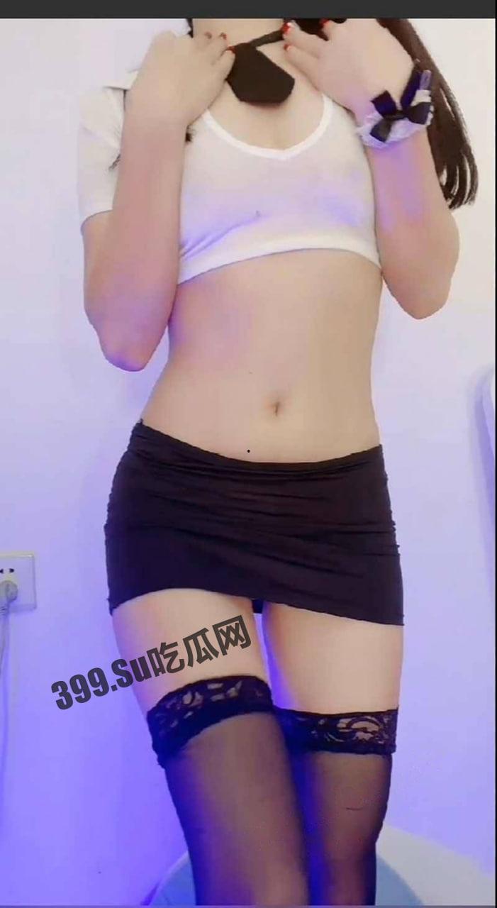 极品清纯系美少女大学生，在线接单 1v1 裸聊自慰，大秀粉嫩鲍鱼-1