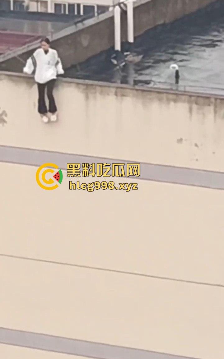 大哥临危不乱,消防队还在路上,徒手拯救跳楼女孩,你是哪里来的神仙!-3