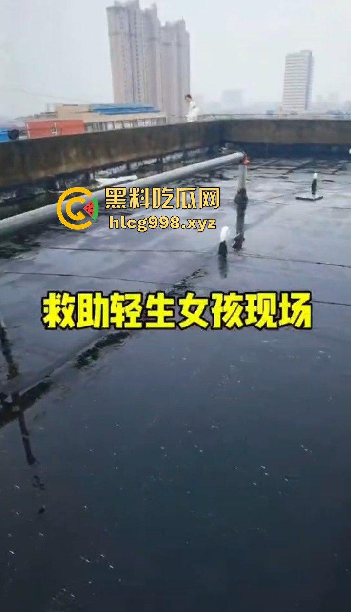大哥临危不乱,消防队还在路上,徒手拯救跳楼女孩,你是哪里来的神仙!-8