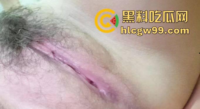 广东女大学生『 姜珊珊』十元交易曝光，为点生活费就发极品一线天逼照，男友被戴绿帽还被蒙在鼓里？-9