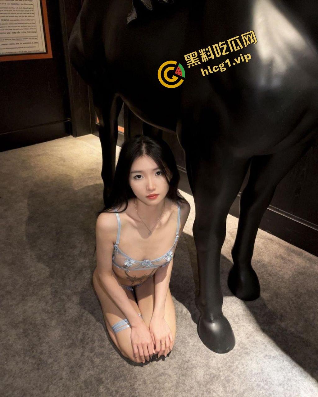 推特极品福利姬『木贞』金主专属母狗 妖娆身姿相当哇塞!定制私拍流出!-4