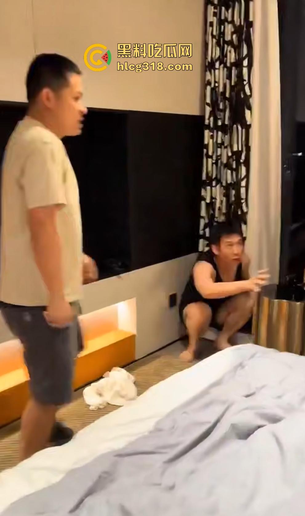 抓奸小剧场逼真炸裂,狗男假戏真做摸奶想做爱,剧组人员全体冲入暴打狗男踹鸡巴,想做先给钱!-3