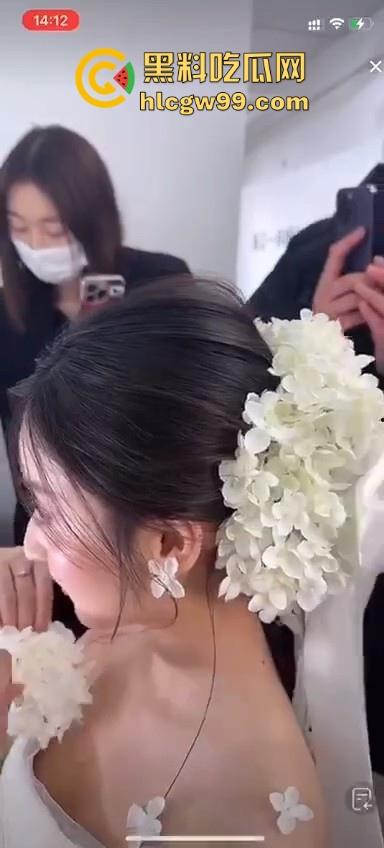 直播新赛道!新娘化妆走光,极品小姐姐奶头完全展现,流量密码被你拿捏的死死的-6