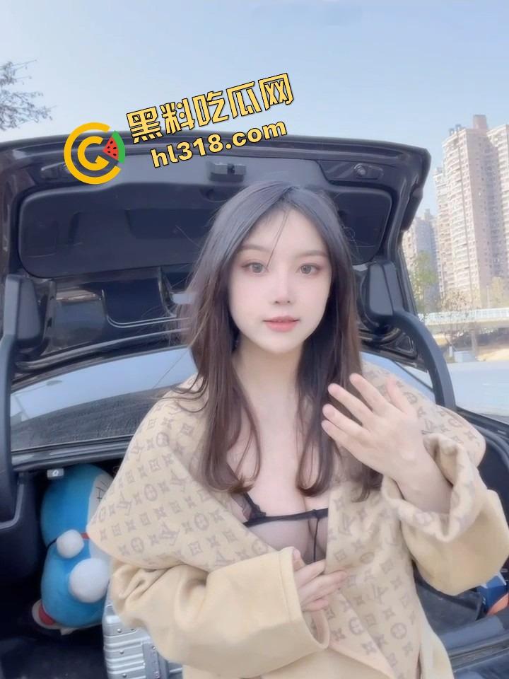 秀人网台湾嫩模『豆瓣酱』炸裂流出,速递车内激情实录,车震猛玩肉穴全程漏点看点拉满!-14