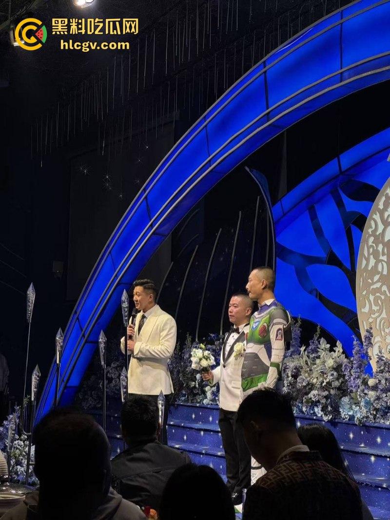 菊花一紧:成都北湖筵禧gay婚现场视频流出 打破世俗勇敢合体 男男亲亲有点怪怪的-15