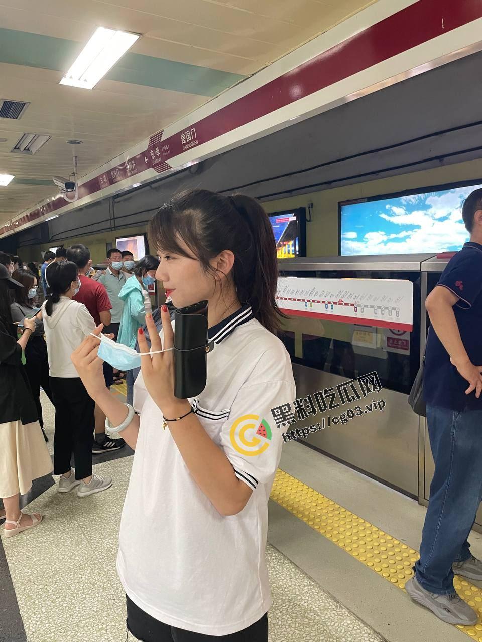 反差女友 谁的女神又是谁的母狗呢 你不舍得骑的自行车 别人站起来蹬-1