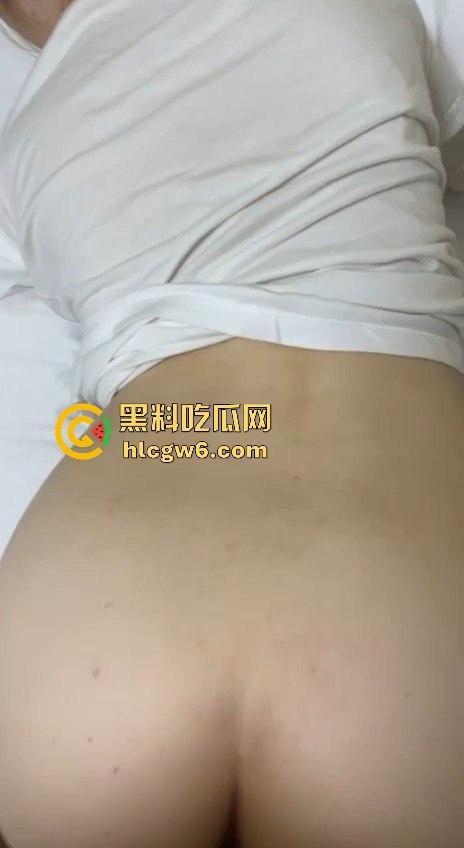 上海大学高颜值情侣性爱视频遭流出 黑丝巨乳诱惑十足。还自动挡倒库入车!-6