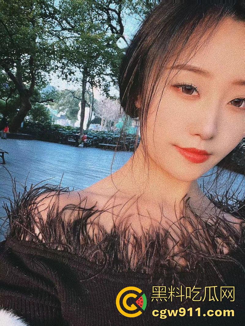 白天幼师晚上坐台当小姐，杭州骚逼幼师【郑甄】，只要给钱就能操，经常绿男友，还曾1v4群p，睡觉时被朋友强奸！-6