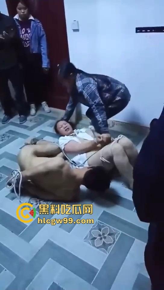 广西捉奸牛逼炸裂，抓奸直接把人绑一起，这是要浸猪笼还是咋滴？这骚操作真是绝了！-5