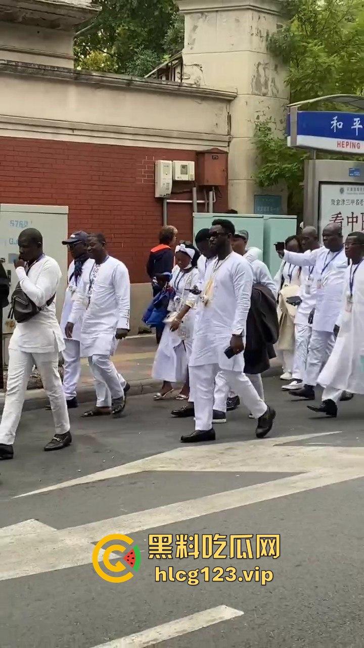 天津变黑人街？满大街全是黑哥们，非洲旅游团来考察，想当下一个广州？-6