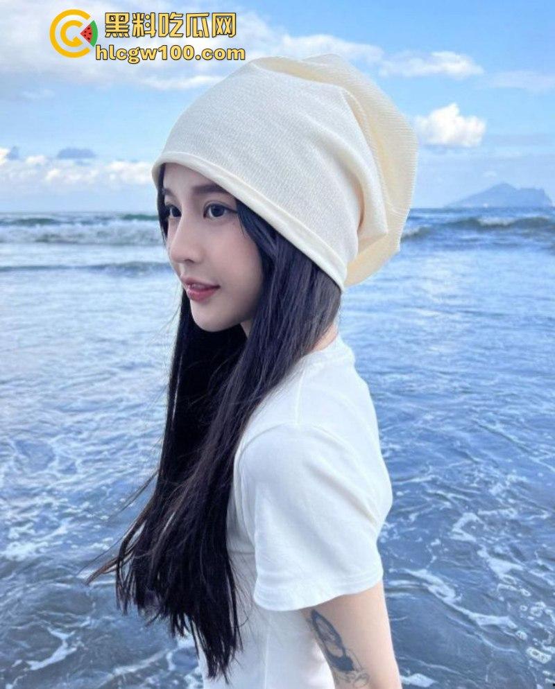 台湾人气网红【韩妮】不雅私密视频被人渣前男友泄露，外表高冷禁欲，背地里是个求操小母狗-1