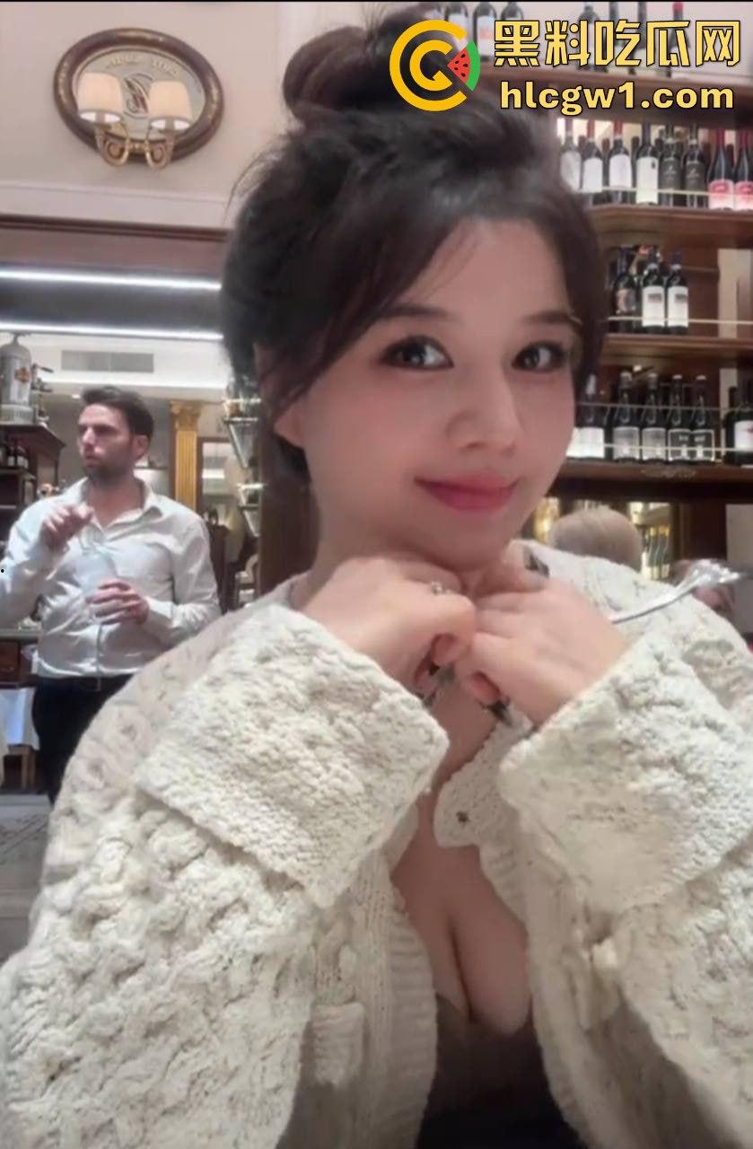 抖音三十万粉丝街拍网红【鹤本】与百万网红闺蜜【大漂亮】互爆猛料！爆出12分钟波涛汹涌裸聊视频！-12