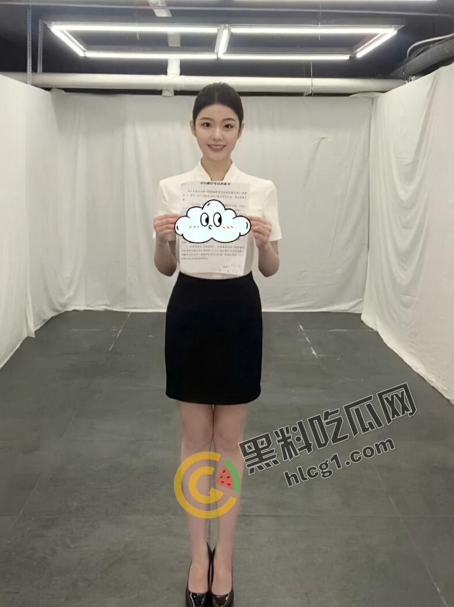 艺术学院校花流出！前凸后翘的性感身材，胸前大车灯让人目不转睛！-3