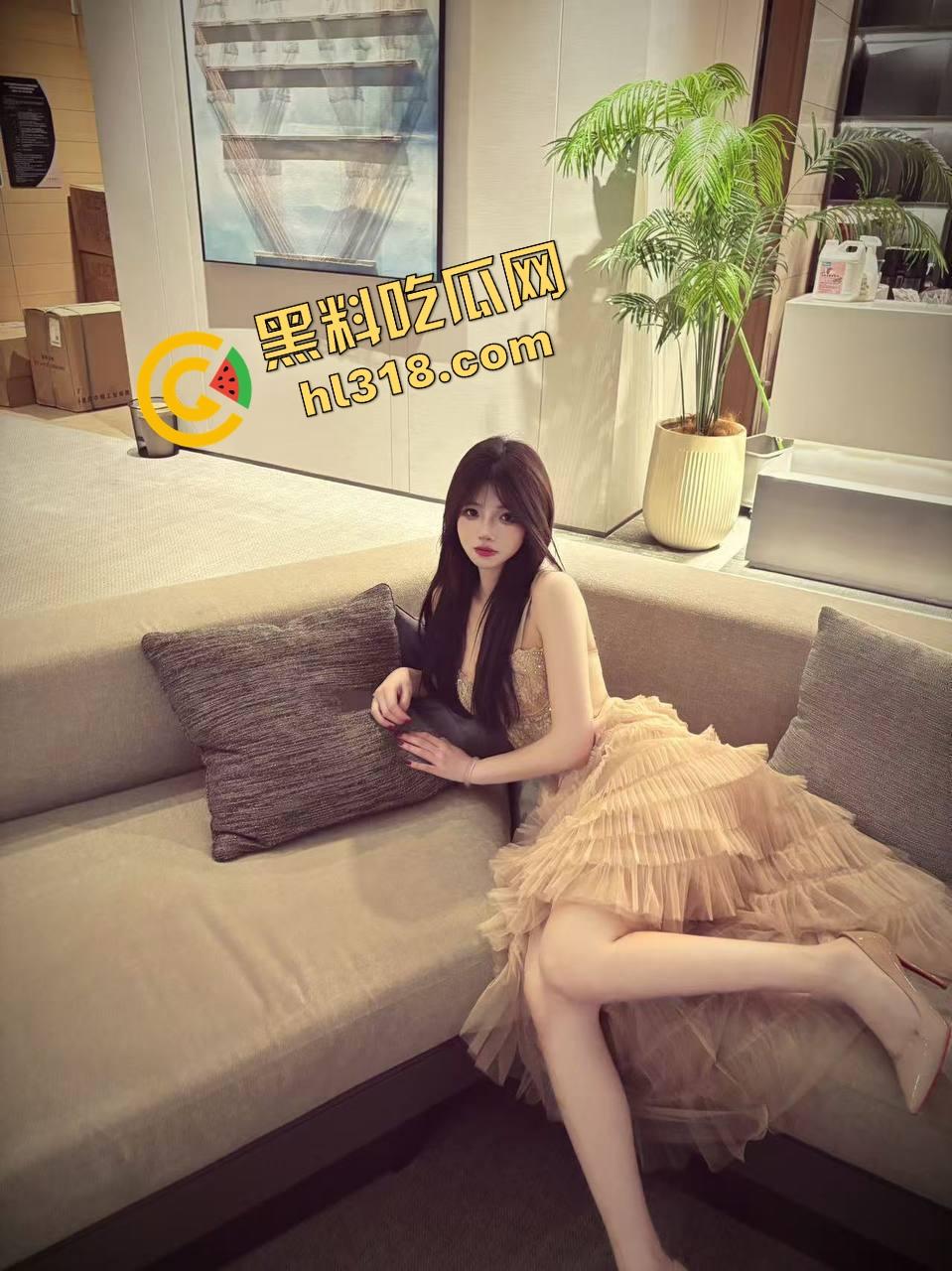 38D大奶乳交什么体验?两坨肉球包裹鸡巴肉球一夹,鸡儿消失不见,摩擦感顶到爆,男人只想一直夹着!-2