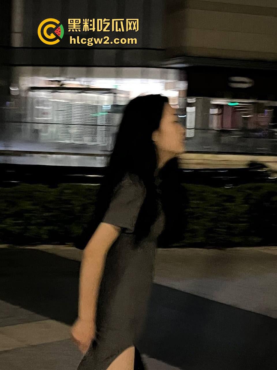 大神1300元约厦门科技信息大三学姐玩3P视频流出 有男友还敢酒吧微醺后乱来,酒店全程玩到高潮停不下来!-5