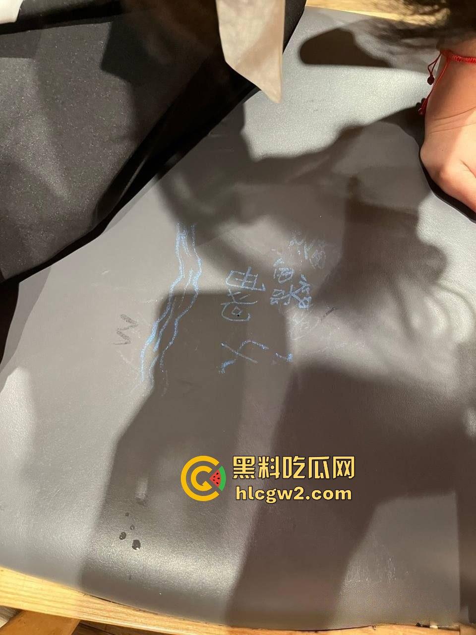 大神1300元约厦门科技信息大三学姐玩3P视频流出 有男友还敢酒吧微醺后乱来,酒店全程玩到高潮停不下来!-18