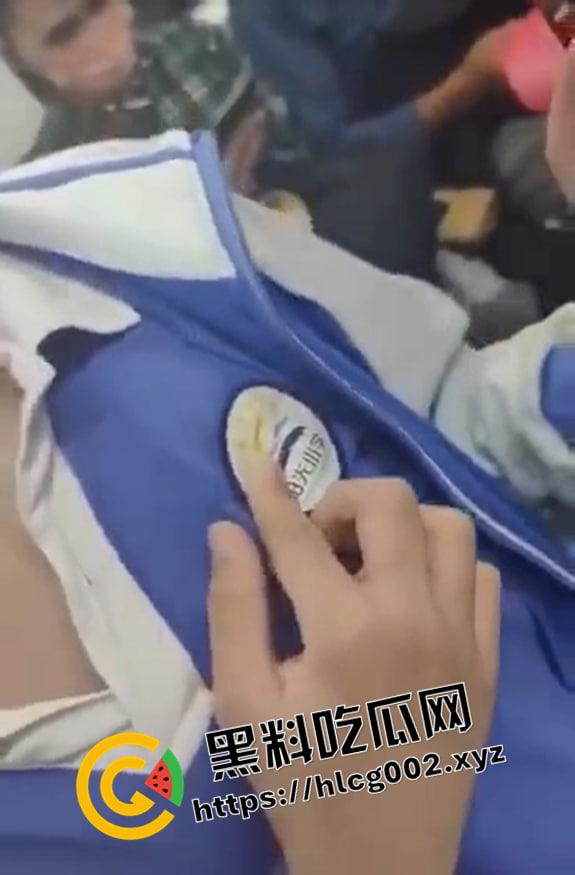 小兵探花！地铁上流氓小学生抄底小姐姐 被抓住找家长 年少有为 以后探花没你我不看-5