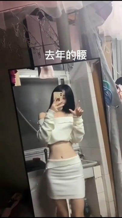 独家曝光！推特大神调教外国语学院极品萝莉一起多人群P 小母狗嘴上说怕被玩死 其实内心爽的一批 全程双洞齐开浪叫连连-4