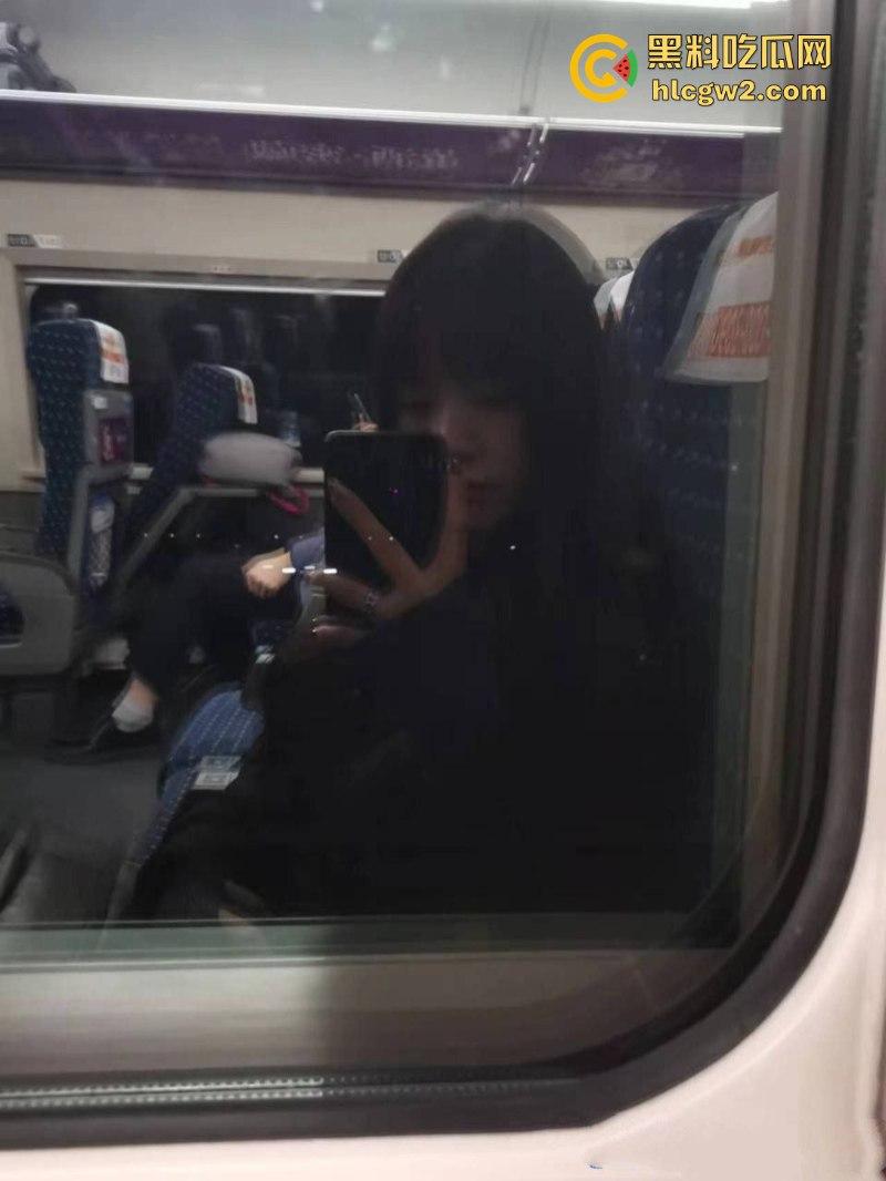 独家曝光！推特大神调教外国语学院极品萝莉一起多人群P 小母狗嘴上说怕被玩死 其实内心爽的一批 全程双洞齐开浪叫连连-5