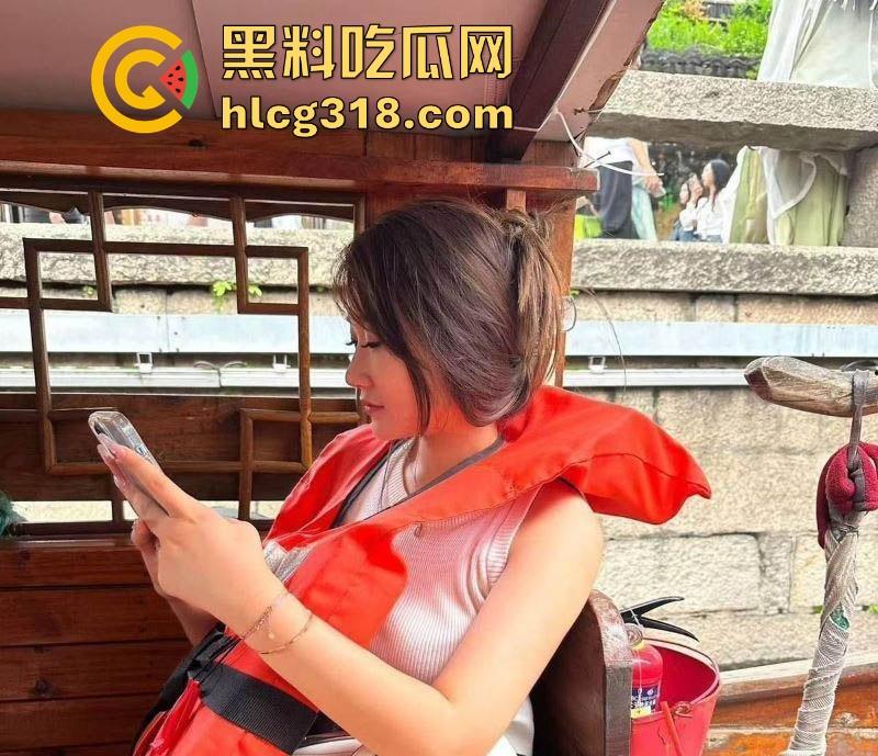 约炮湖南24岁微胖大学生，完美露脸深喉吞吐，干起来真带劲，大奶让人爱不释手！-2