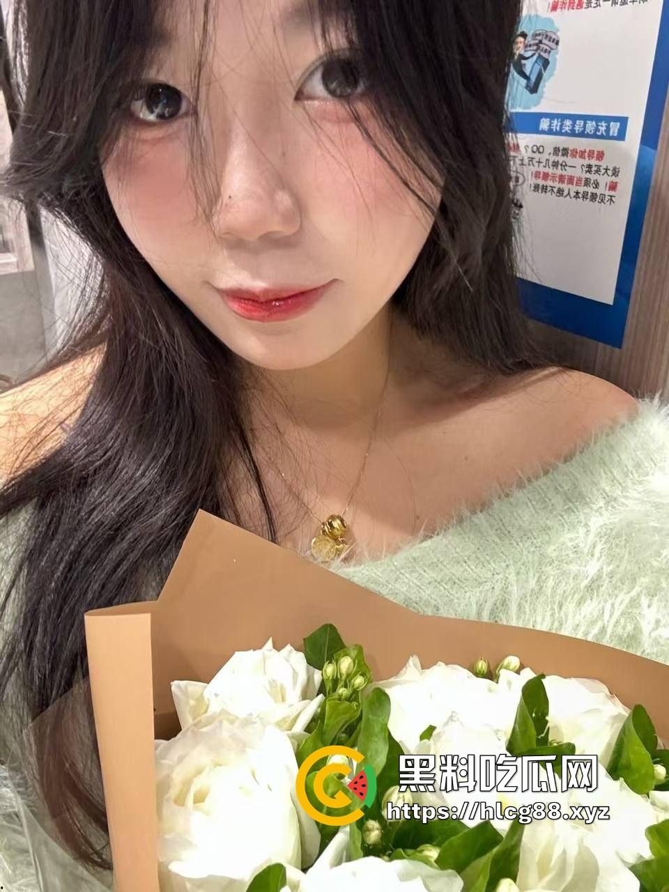 苏州大三【邵怡饶】自拍视频再曝,甜脸恶心人,床上骚浪贱到爆,男友操她操出新高度!-5