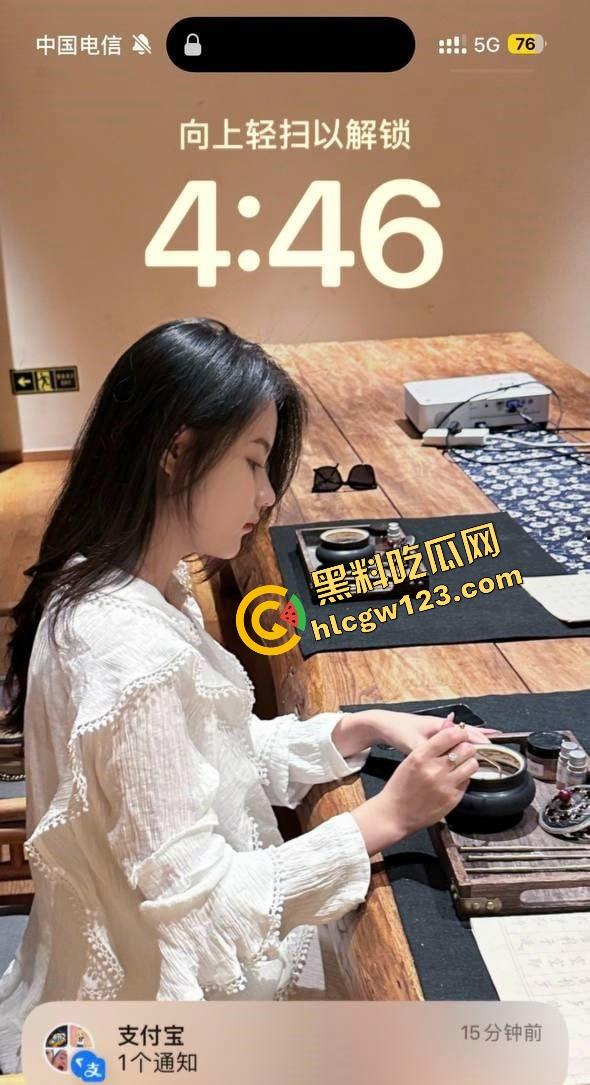 青岛极品幼师露脸抠逼泄露,讲完童话回家自慰表情媚到不行,骚到像开了九次房后再爱一次的脸!-1