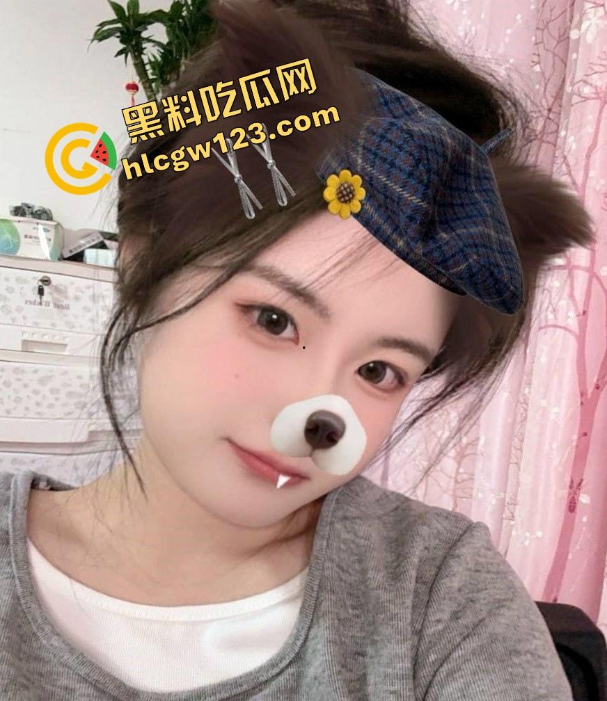 青岛极品幼师露脸抠逼泄露,讲完童话回家自慰表情媚到不行,骚到像开了九次房后再爱一次的脸!-4