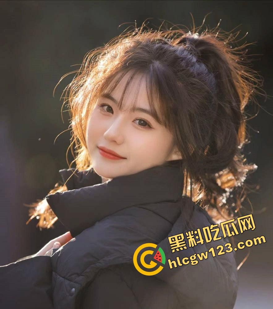 青岛极品幼师露脸抠逼泄露,讲完童话回家自慰表情媚到不行,骚到像开了九次房后再爱一次的脸!-5