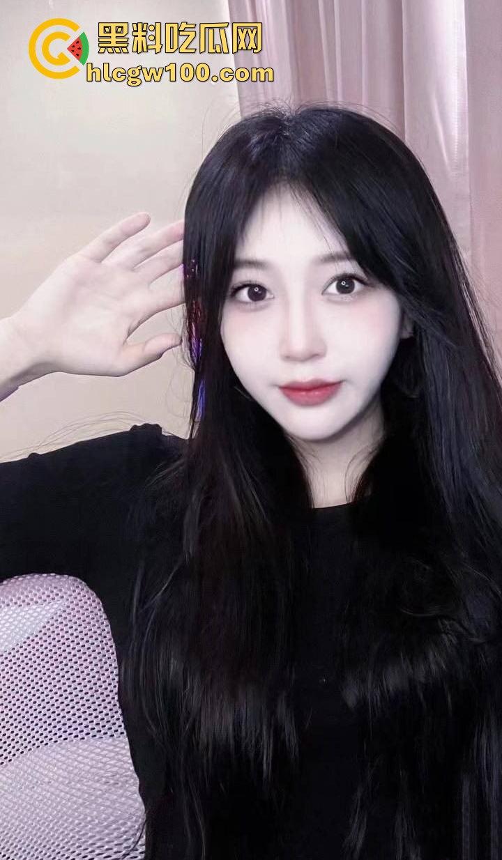 长沙舞蹈学院清纯反差舞蹈生【吴萱莉】约炮被曝光,极品小母狗喜爱约炮求着男主狠狠抽插!-1