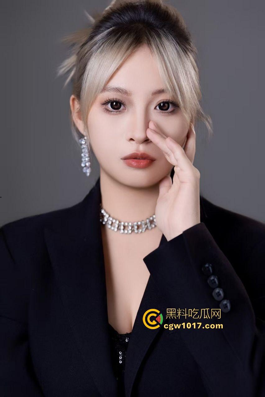 你见过别人的巨乳老婆产奶水吗?一辈子免费吃奶就这几回,大奶储备爆棚挤奶如喷泉,想喝奶让你老婆当孕妇去!-1