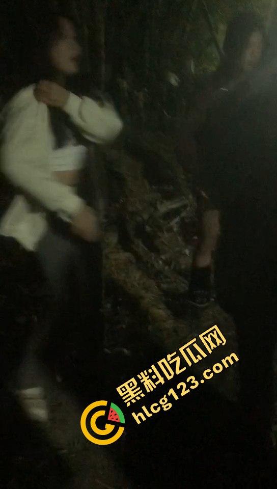 精神小妹撬走闺蜜男朋友,结果被集美揪住狂揍一顿!-6