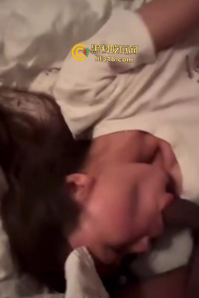 湖南长沙香樟路中学招生教师刘某强逼家长性交,PUA了很多年,做爱鸡巴塞嘴狂操全身红肿,小穴湿透!-1