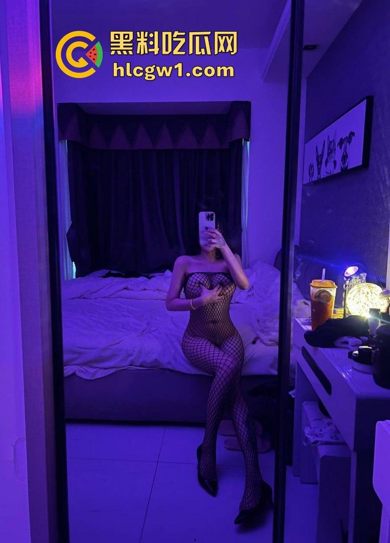 瓜友爆料广州商务饭局的头号骚货『姜安琪』！表面高冷，撒钱贴你身上送逼，干到她腿软还叫爸爸！-13