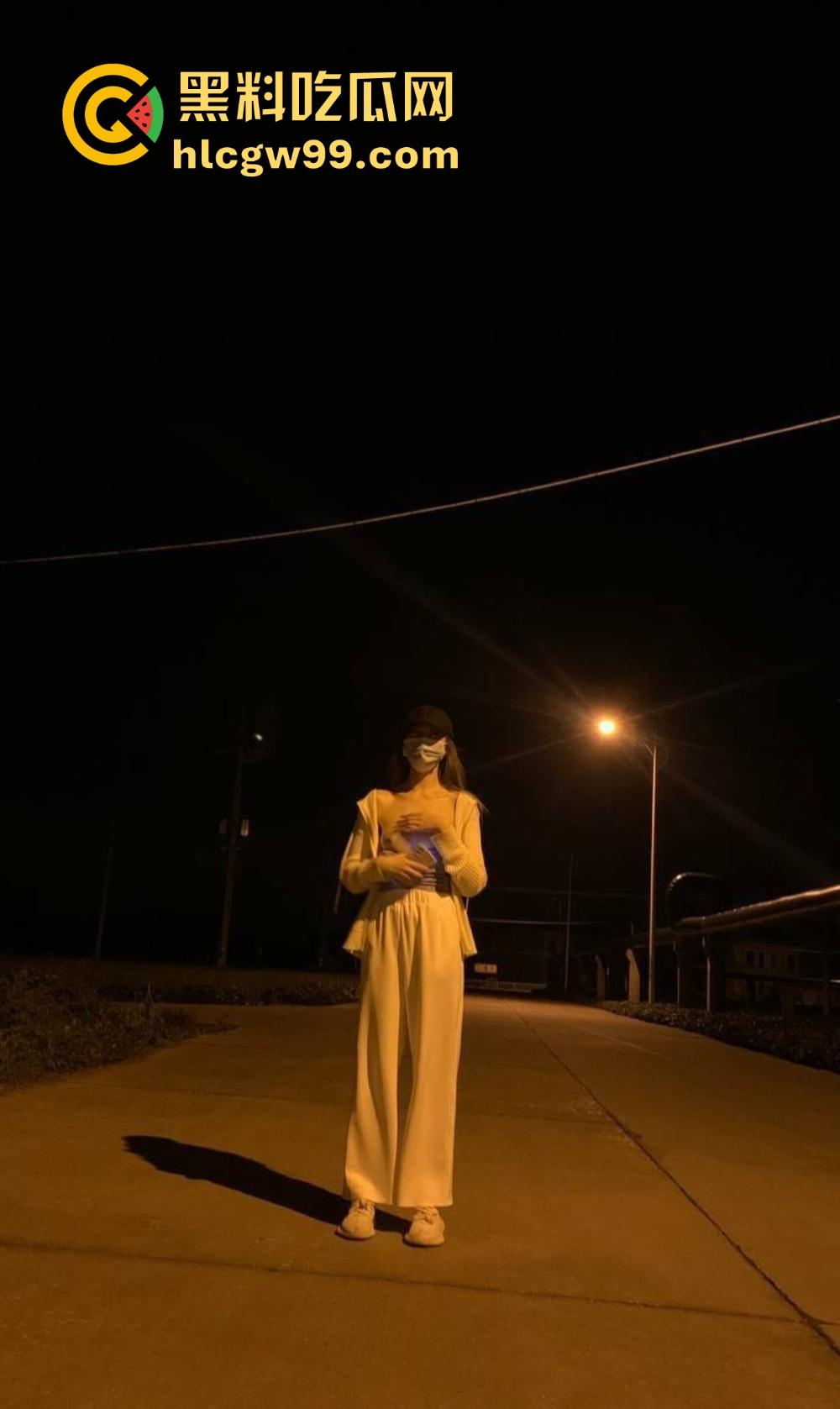 长沙炮神狂扫小淫妇，奥迪A6一开一路收割淫乱小婊子，身材爆炸的性瘾骚货，淫乱私拍流出百人斩目标稳了！-1