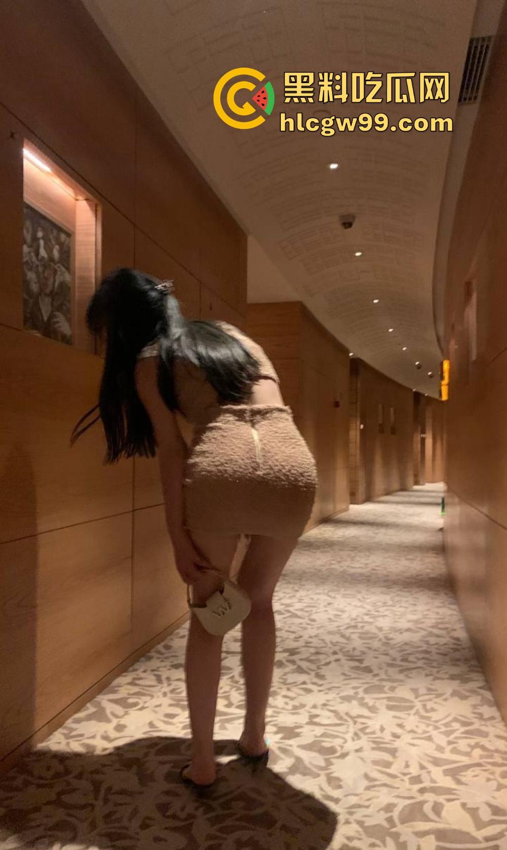 长沙炮神狂扫小淫妇，奥迪A6一开一路收割淫乱小婊子，身材爆炸的性瘾骚货，淫乱私拍流出百人斩目标稳了！-28