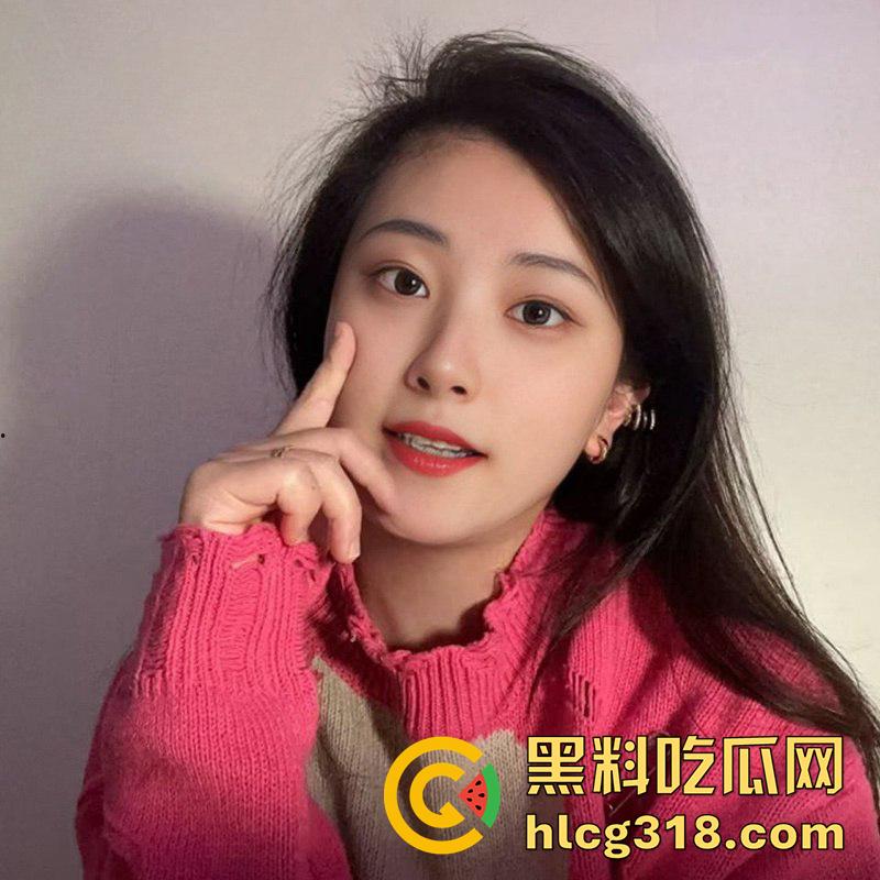 怀化中学语文老师【吕妍菲】,大奶肥臀身材顶级女神,下班化身狂野夜场尤物,热衷约炮娇喘不止!-1