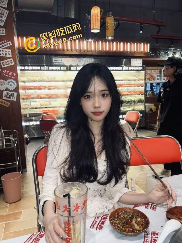 湖北武汉金主母狗反差婊骚鸡『李绘仪』为寻求刺激露出做爱!楼道白臀后操吃鸡!原创独家流出!-5