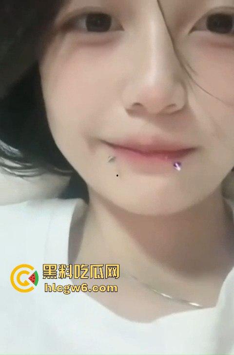 小小年纪就这么会玩！四川唇钉清纯小妹【欧利欣】自慰视频遭曝光，母狗属性真强。-5