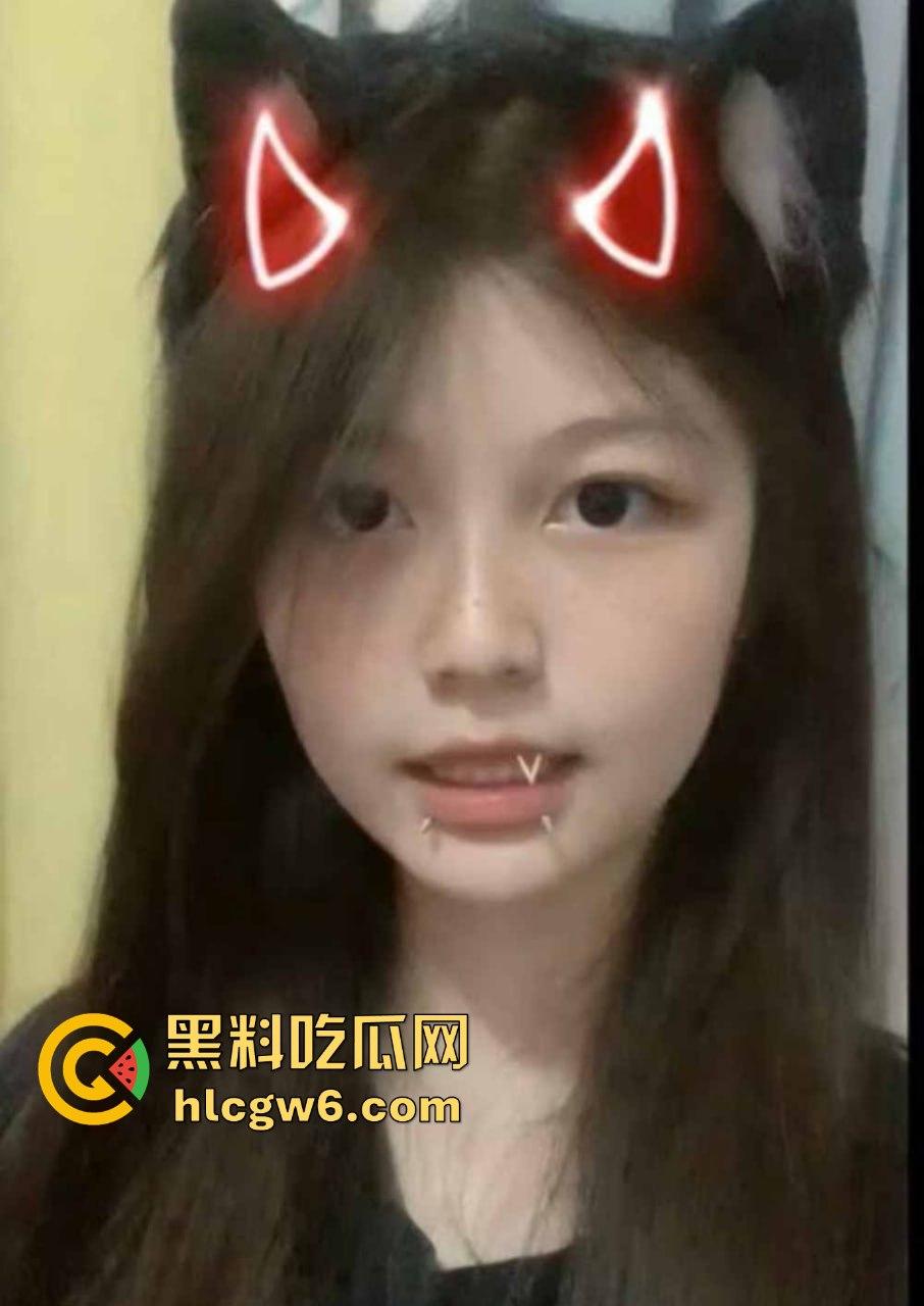 小小年纪就这么会玩！四川唇钉清纯小妹【欧利欣】自慰视频遭曝光，母狗属性真强。-6