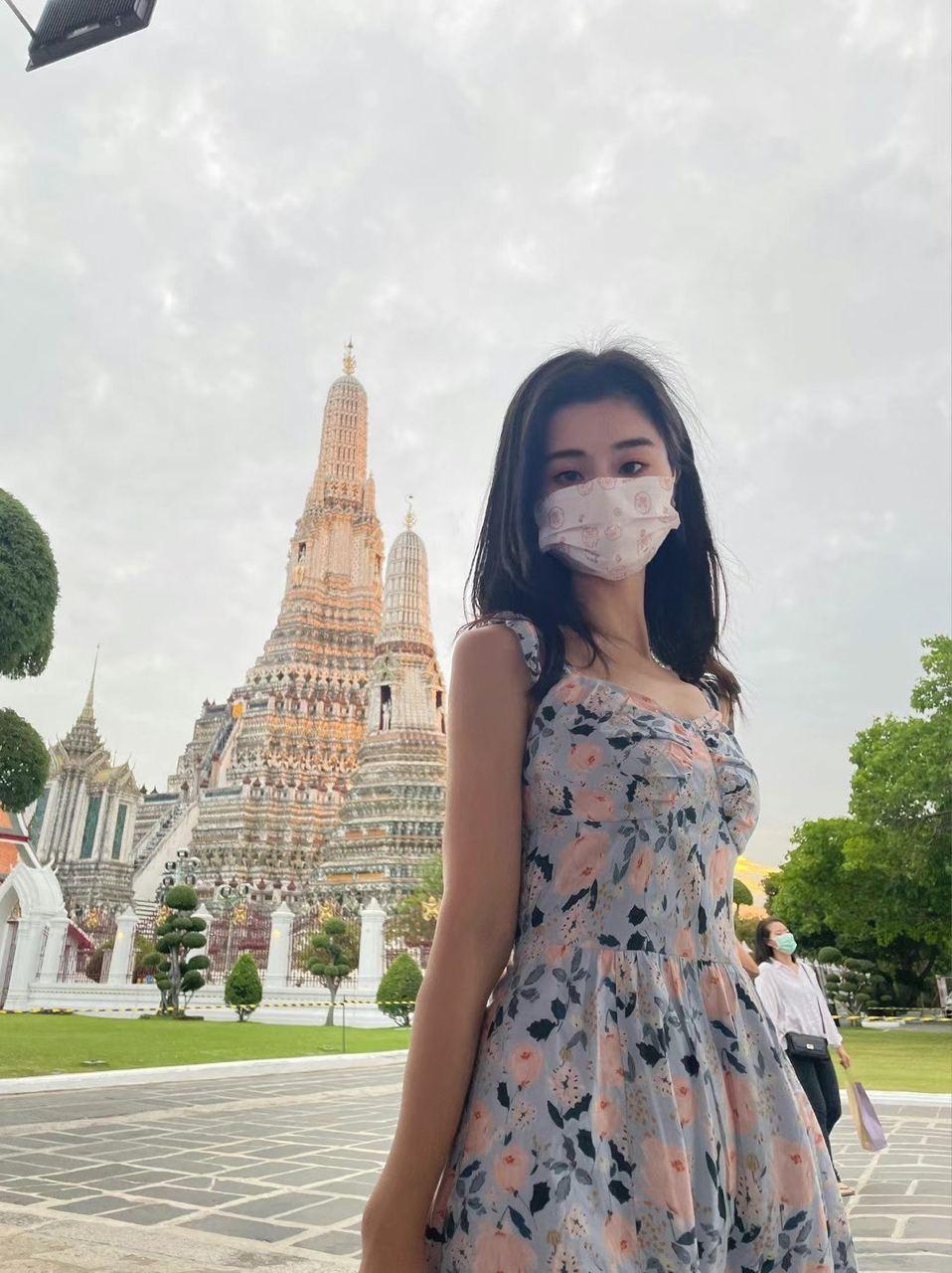 香港珠海学院 杨璐 脚踏五条船 香港内地两地卖逼 被同学发现直接送炮 自拍视频流出!-5