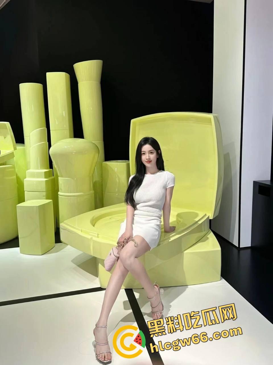 逼门开口会呼吸,精神小妹现场放逼技惊呆全场,骚穴噗噗响成骚乐队,简直活体吹风机!-3