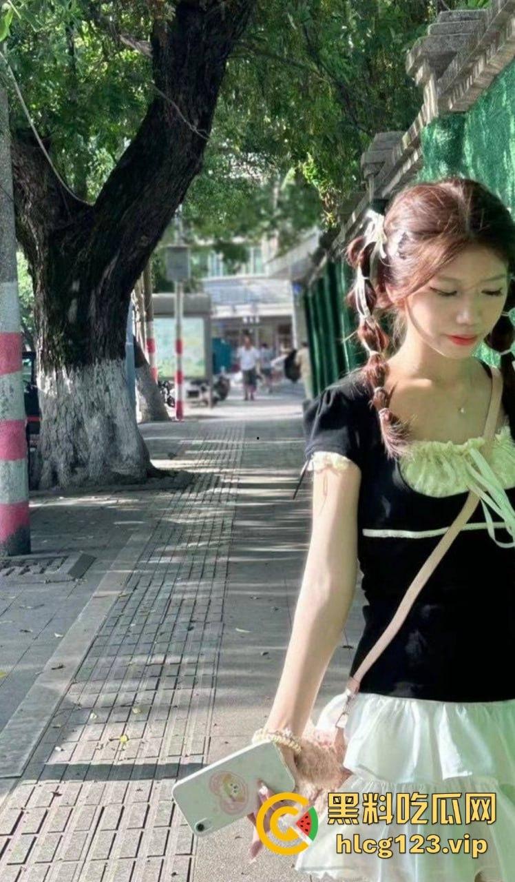 极品双马尾学生妹【欢欢】,甜美萝莉风格私下大反差!COS扮装直播裸舞让人把持不住!-5