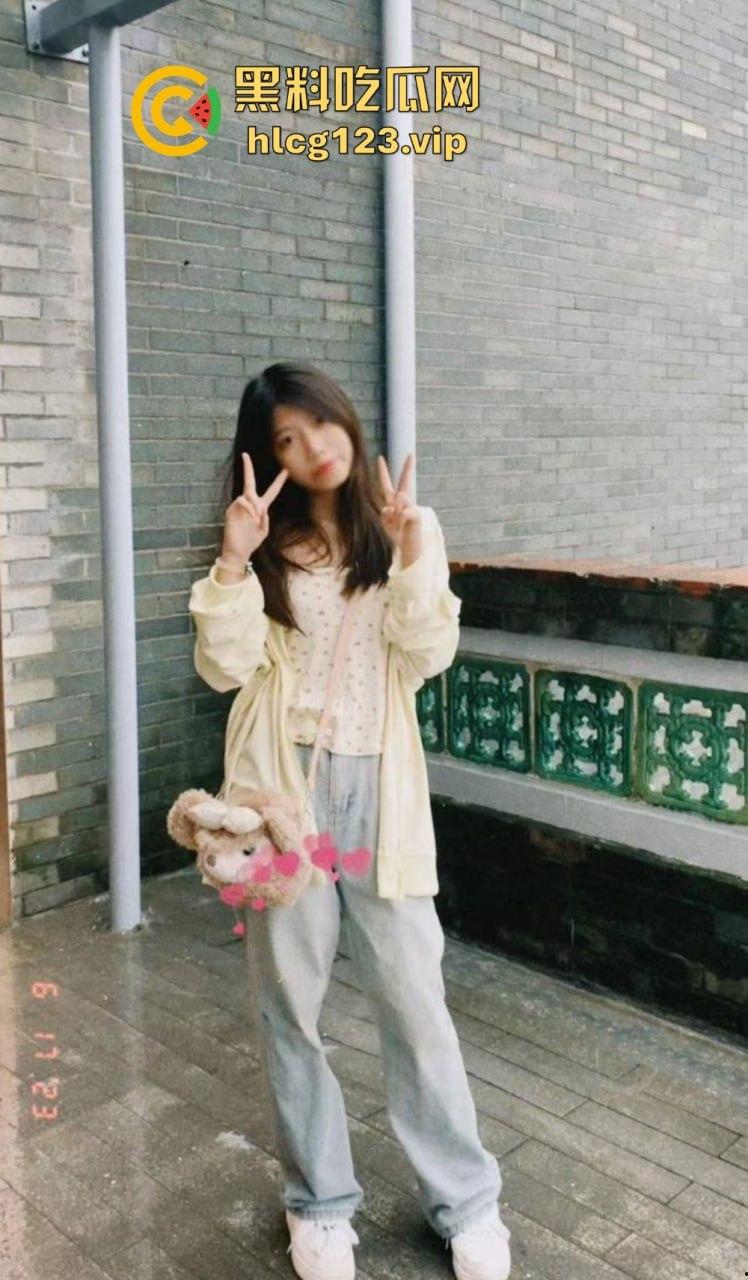 极品双马尾学生妹【欢欢】,甜美萝莉风格私下大反差!COS扮装直播裸舞让人把持不住!-7