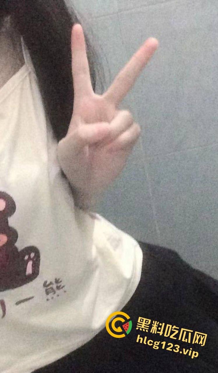 极品双马尾学生妹【欢欢】,甜美萝莉风格私下大反差!COS扮装直播裸舞让人把持不住!-8