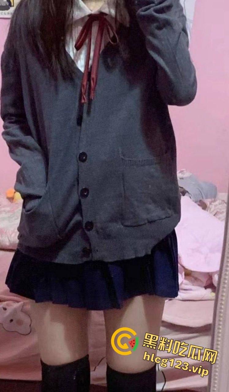 极品双马尾学生妹【欢欢】,甜美萝莉风格私下大反差!COS扮装直播裸舞让人把持不住!-11