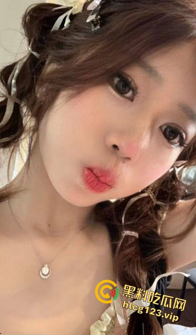 极品双马尾学生妹【欢欢】,甜美萝莉风格私下大反差!COS扮装直播裸舞让人把持不住!-13