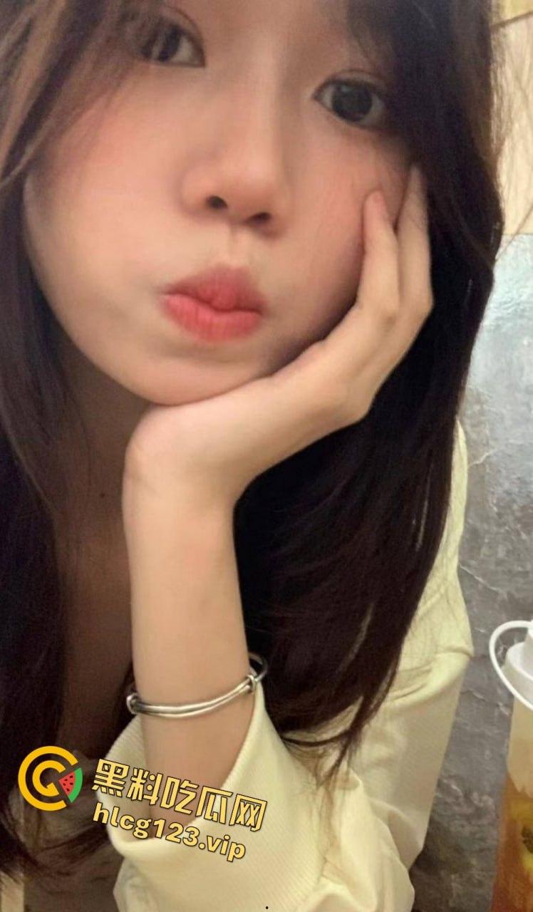 极品双马尾学生妹【欢欢】,甜美萝莉风格私下大反差!COS扮装直播裸舞让人把持不住!-16