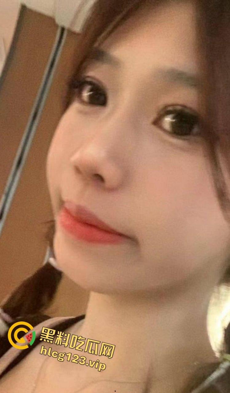 极品双马尾学生妹【欢欢】,甜美萝莉风格私下大反差!COS扮装直播裸舞让人把持不住!-17