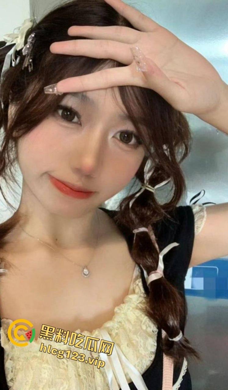 极品双马尾学生妹【欢欢】,甜美萝莉风格私下大反差!COS扮装直播裸舞让人把持不住!-18